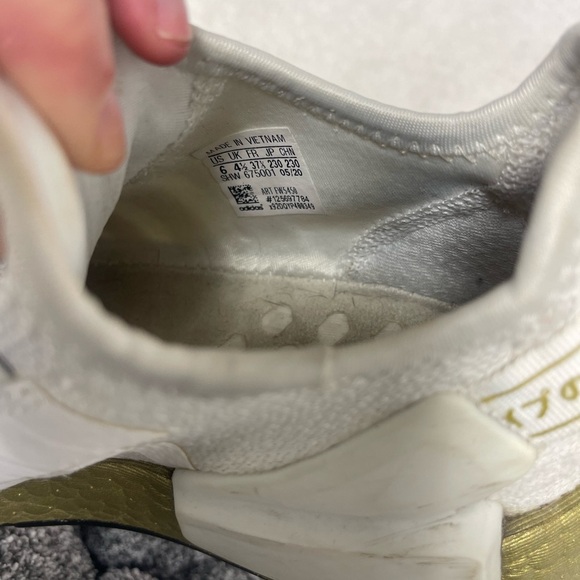 Wmns NMD_R1 V2 'Gold Boost - Picture 8 of 9